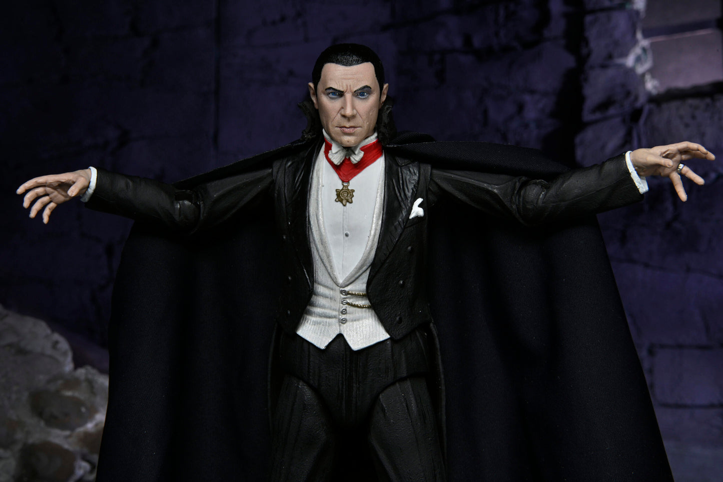 Universal Monsters 7″ Scale Action Figure – Ultimate Dracula (COLOUR)