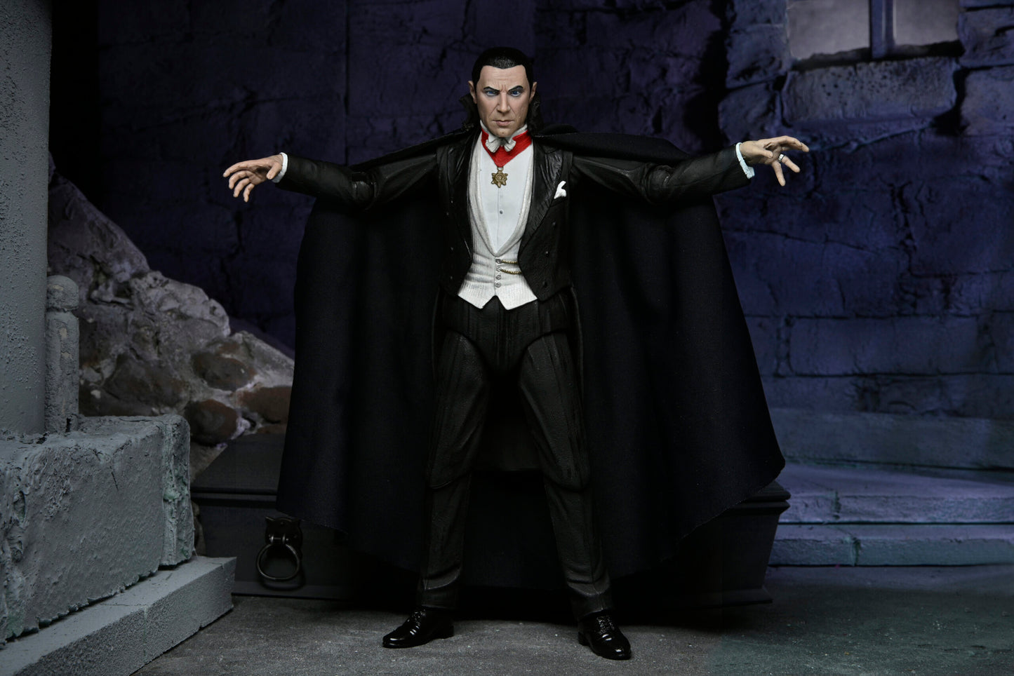 Universal Monsters 7″ Scale Action Figure – Ultimate Dracula (COLOUR)