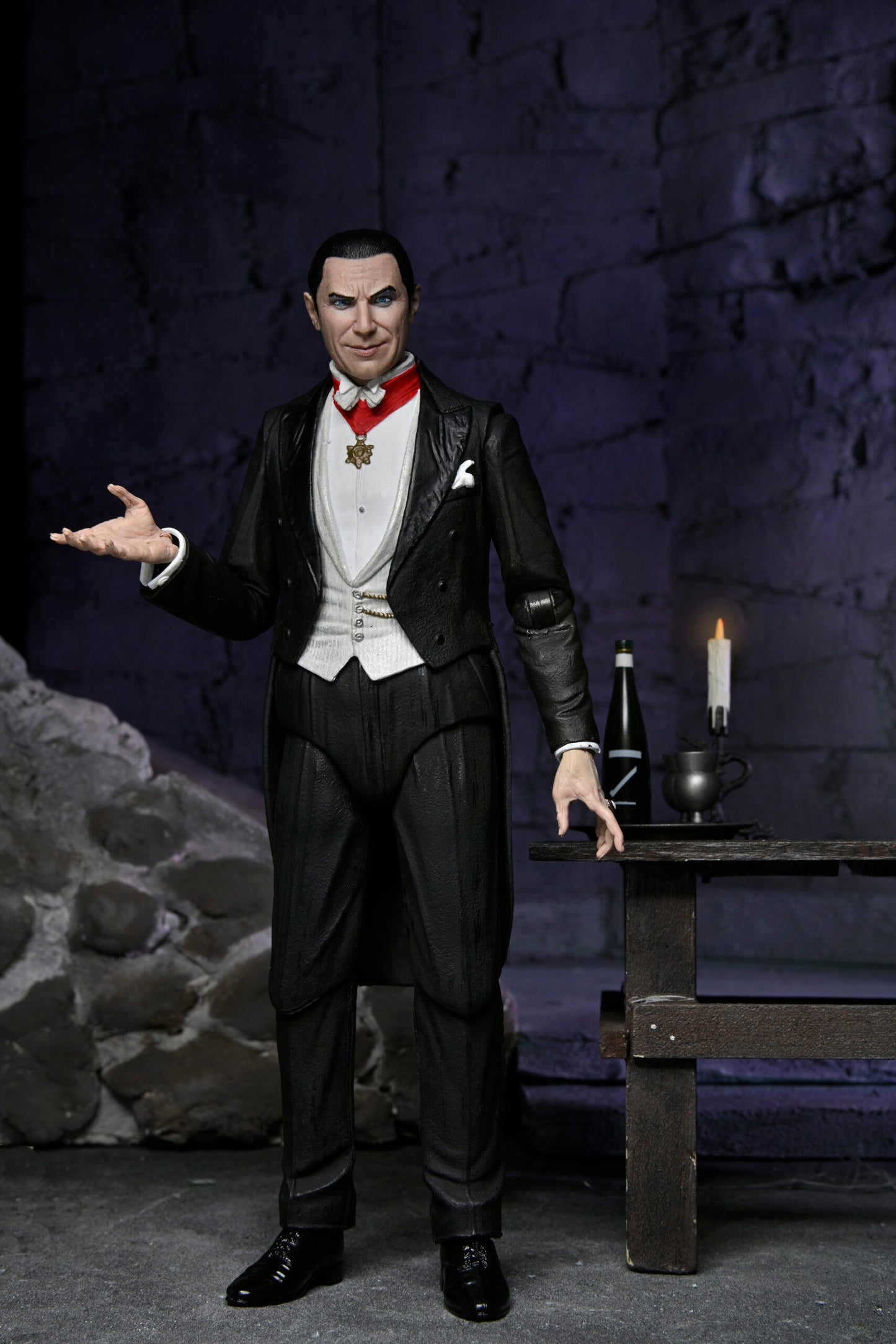 Universal Monsters 7″ Scale Action Figure – Ultimate Dracula (COLOUR)