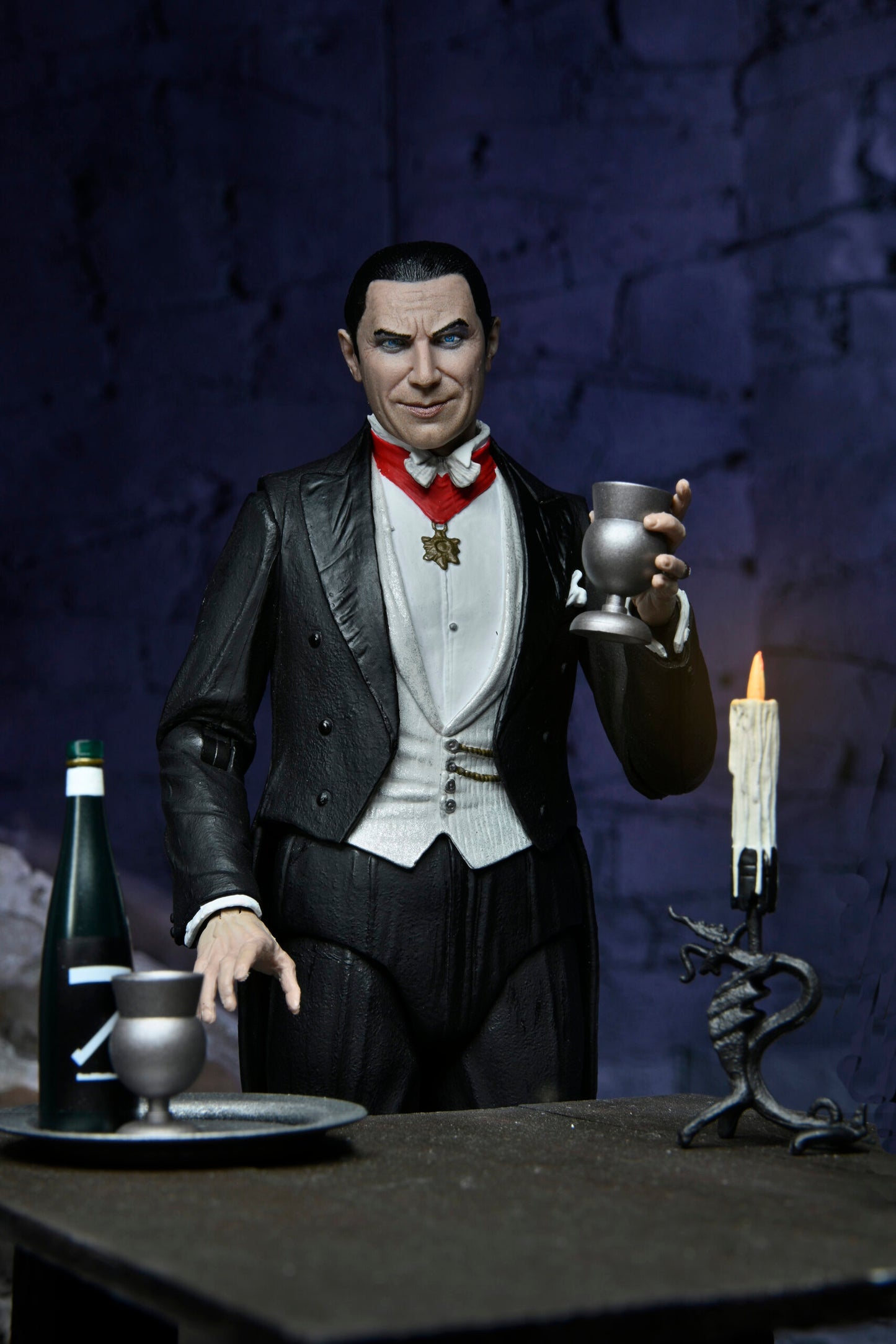 Universal Monsters 7″ Scale Action Figure – Ultimate Dracula (COLOUR)