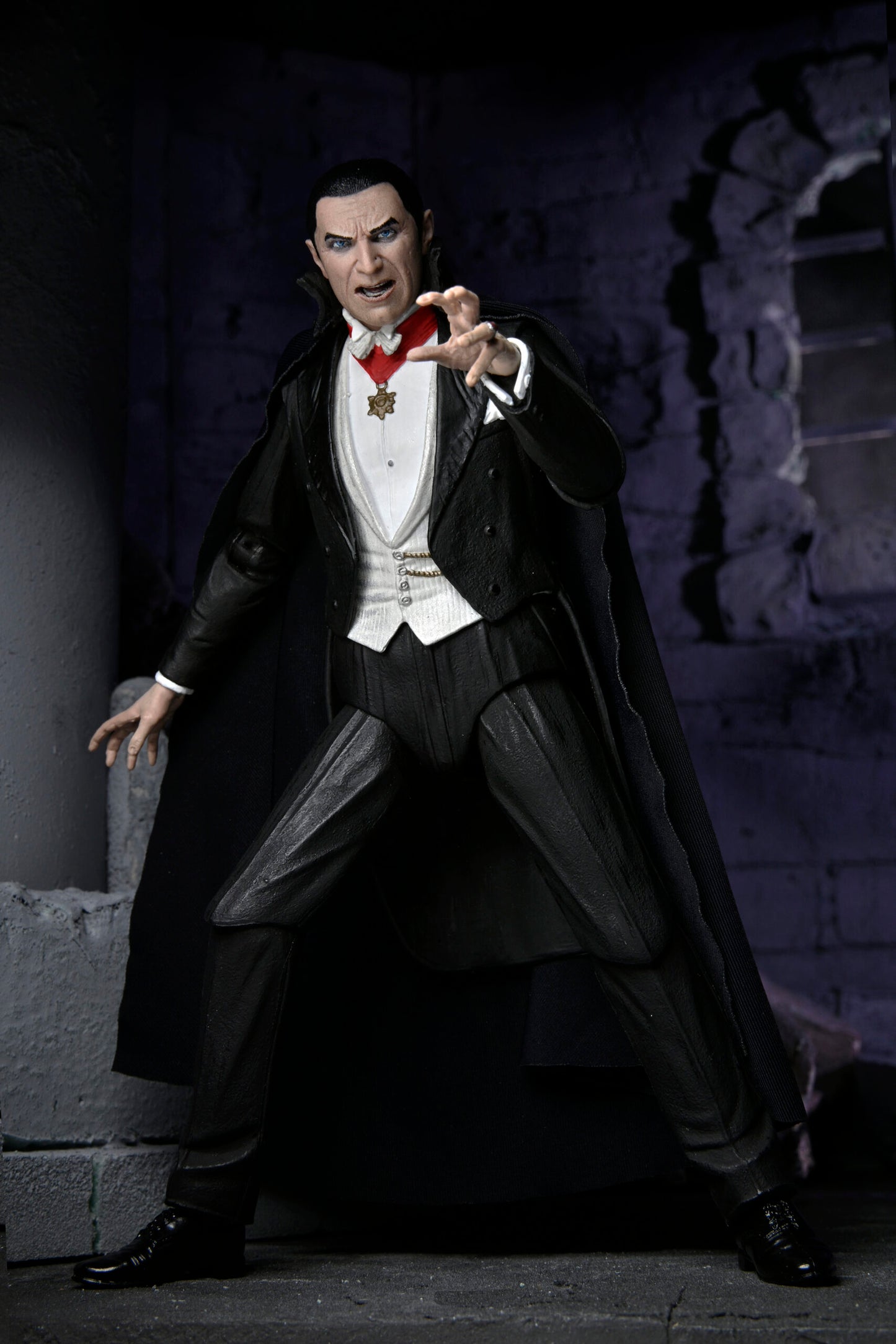 Universal Monsters 7″ Scale Action Figure – Ultimate Dracula (COLOUR)