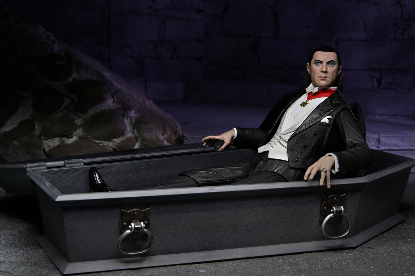 Universal Monsters 7″ Scale Action Figure – Ultimate Dracula (COLOUR)