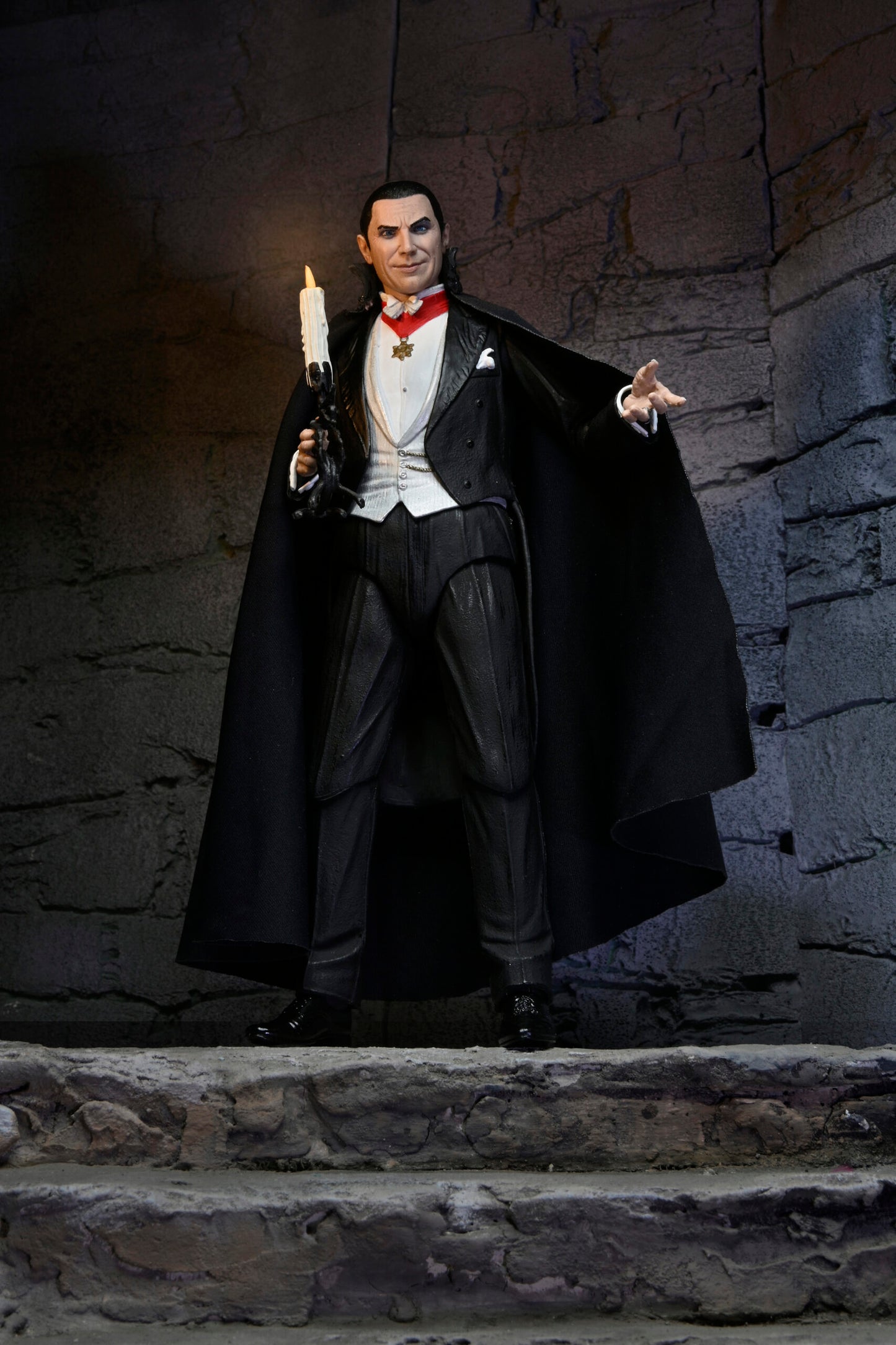 Universal Monsters 7″ Scale Action Figure – Ultimate Dracula (COLOUR)