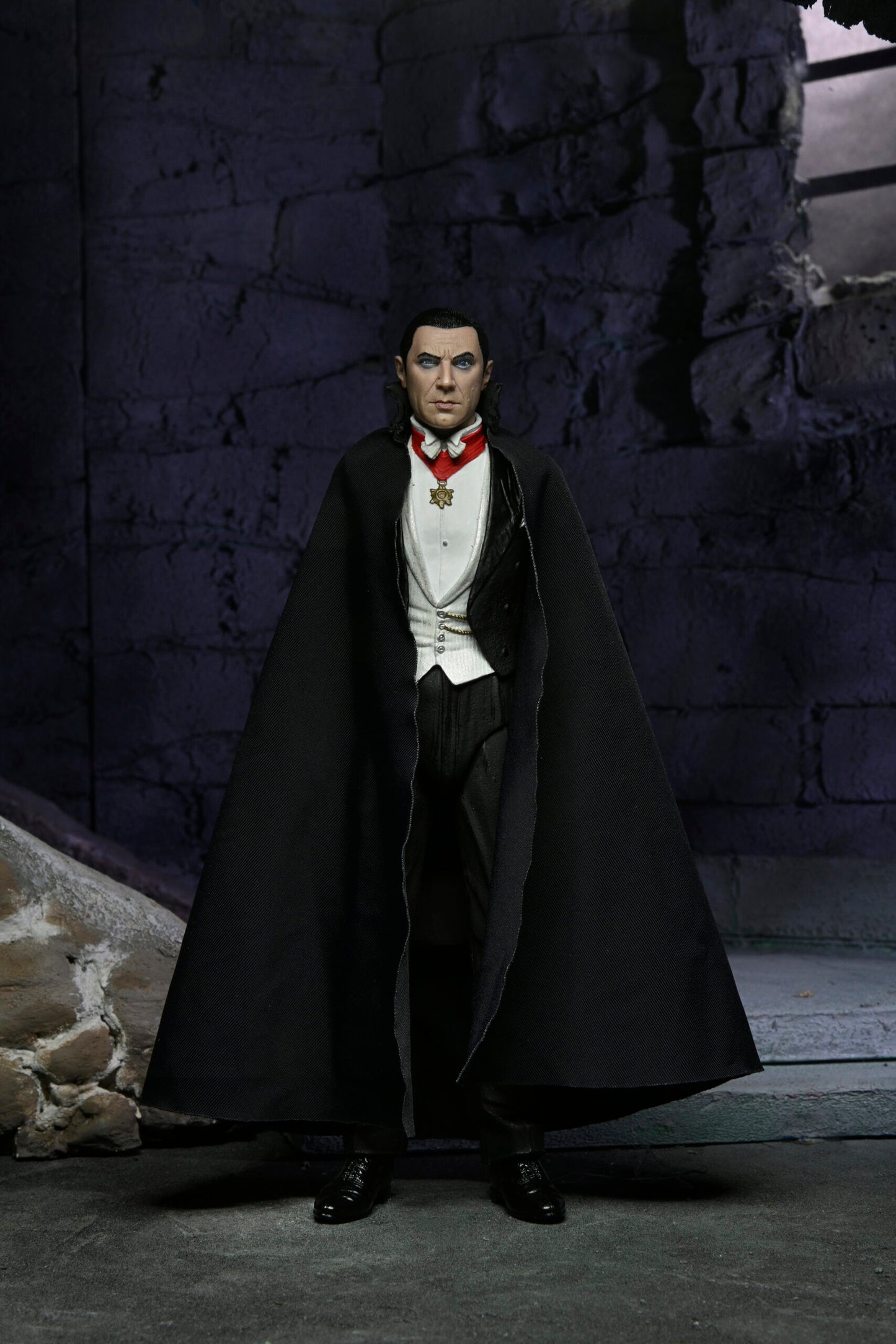 Universal Monsters 7″ Scale Action Figure – Ultimate Dracula (COLOUR)