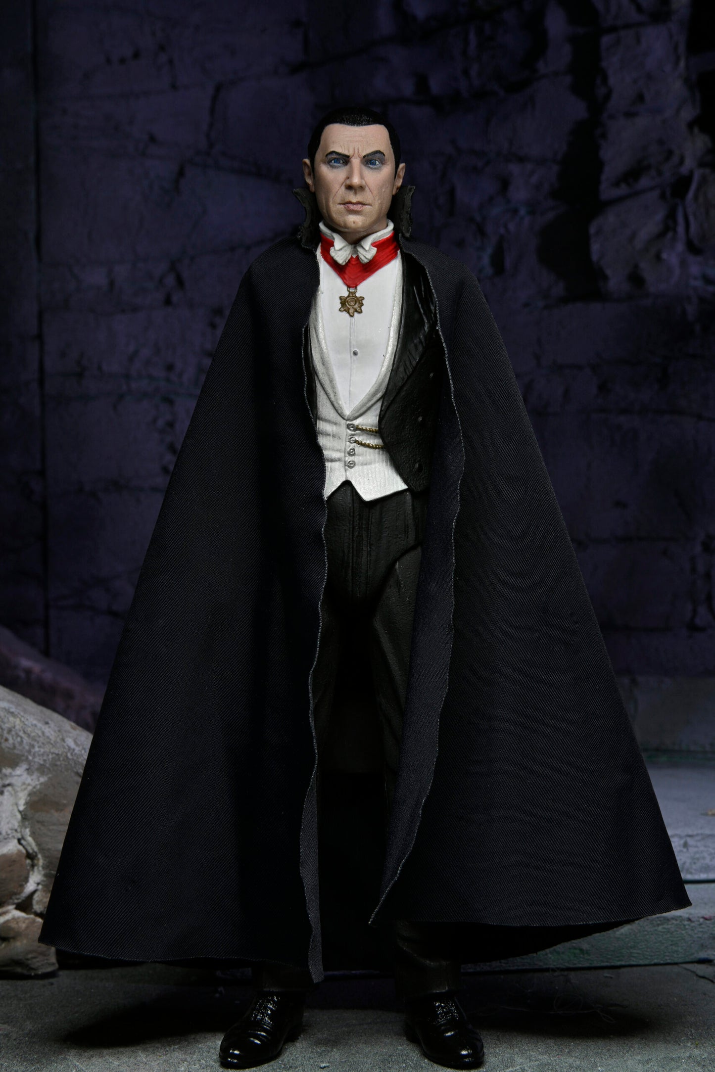 Universal Monsters 7″ Scale Action Figure – Ultimate Dracula (COLOUR)