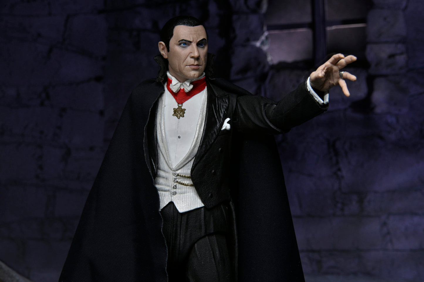 Universal Monsters 7″ Scale Action Figure – Ultimate Dracula (COLOUR)