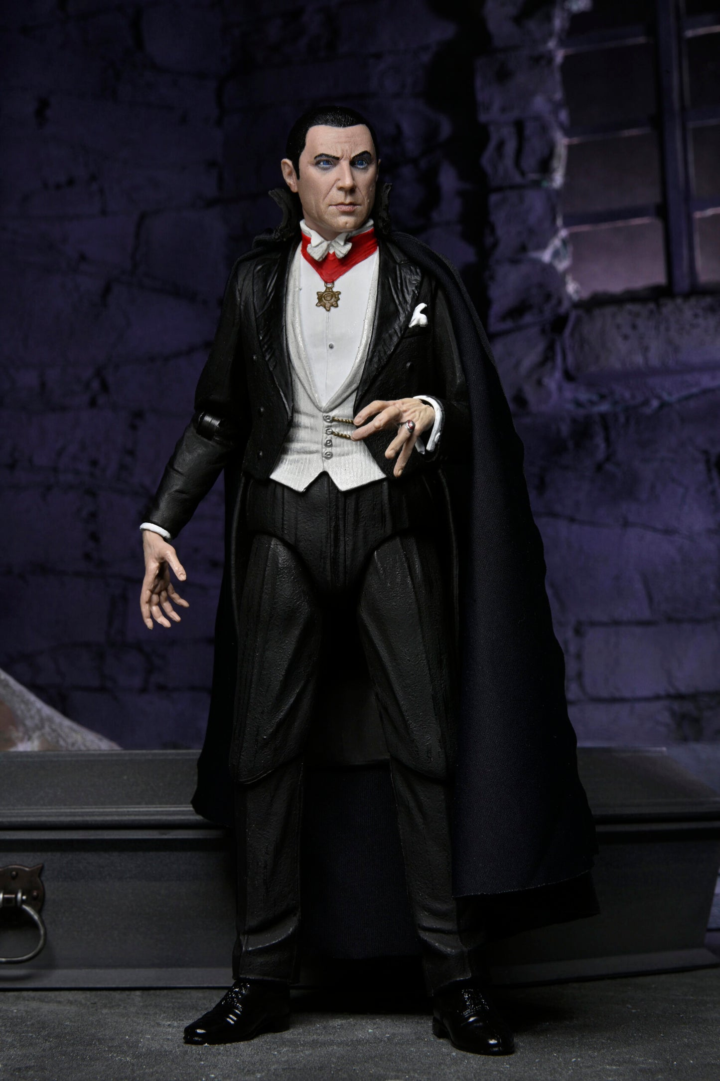 Universal Monsters 7″ Scale Action Figure – Ultimate Dracula (COLOUR)