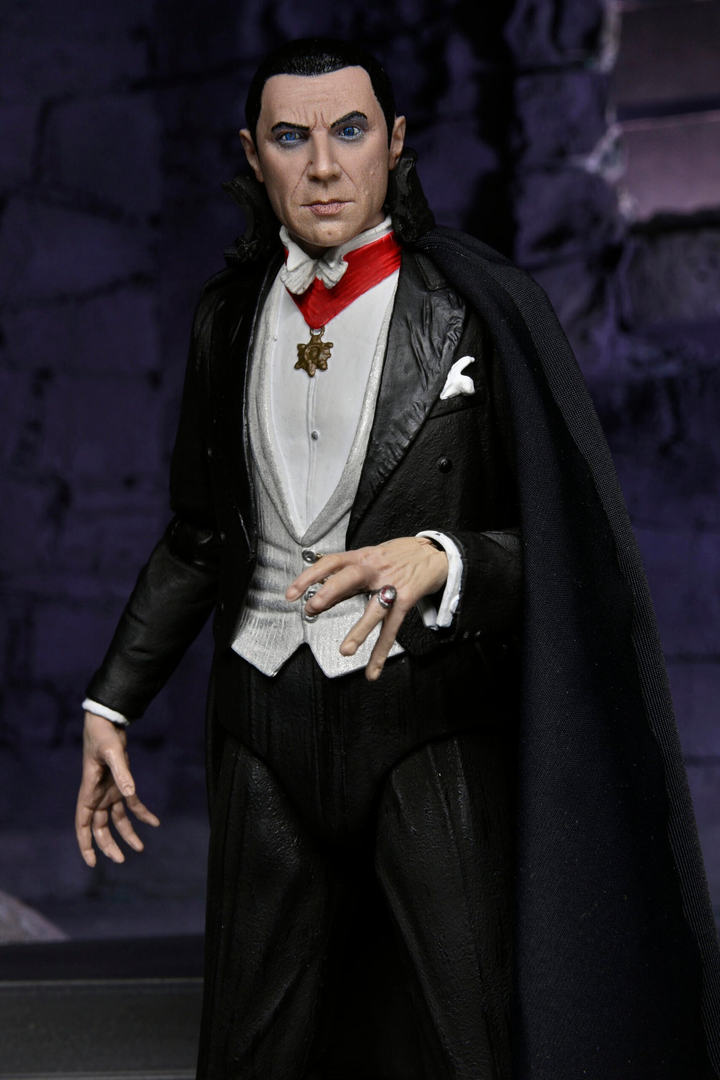 Universal Monsters 7″ Scale Action Figure – Ultimate Dracula (COLOUR)