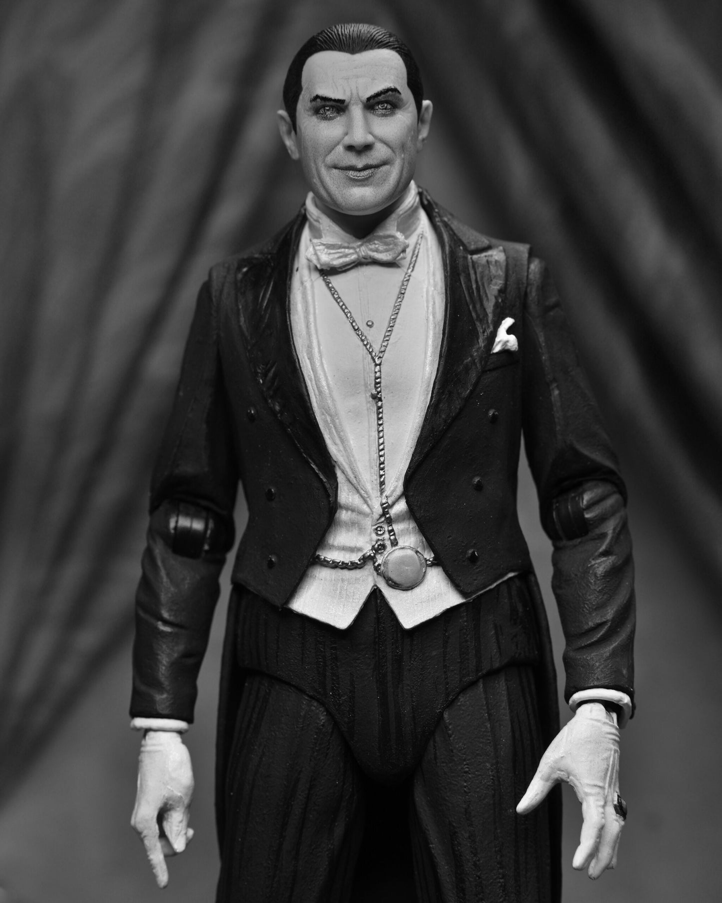 Universal Monsters 7″ Scale Action Figure – Ultimate Dracula (Carfax Abbey)