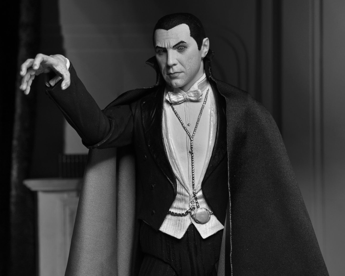 Universal Monsters 7″ Scale Action Figure – Ultimate Dracula (Carfax Abbey)