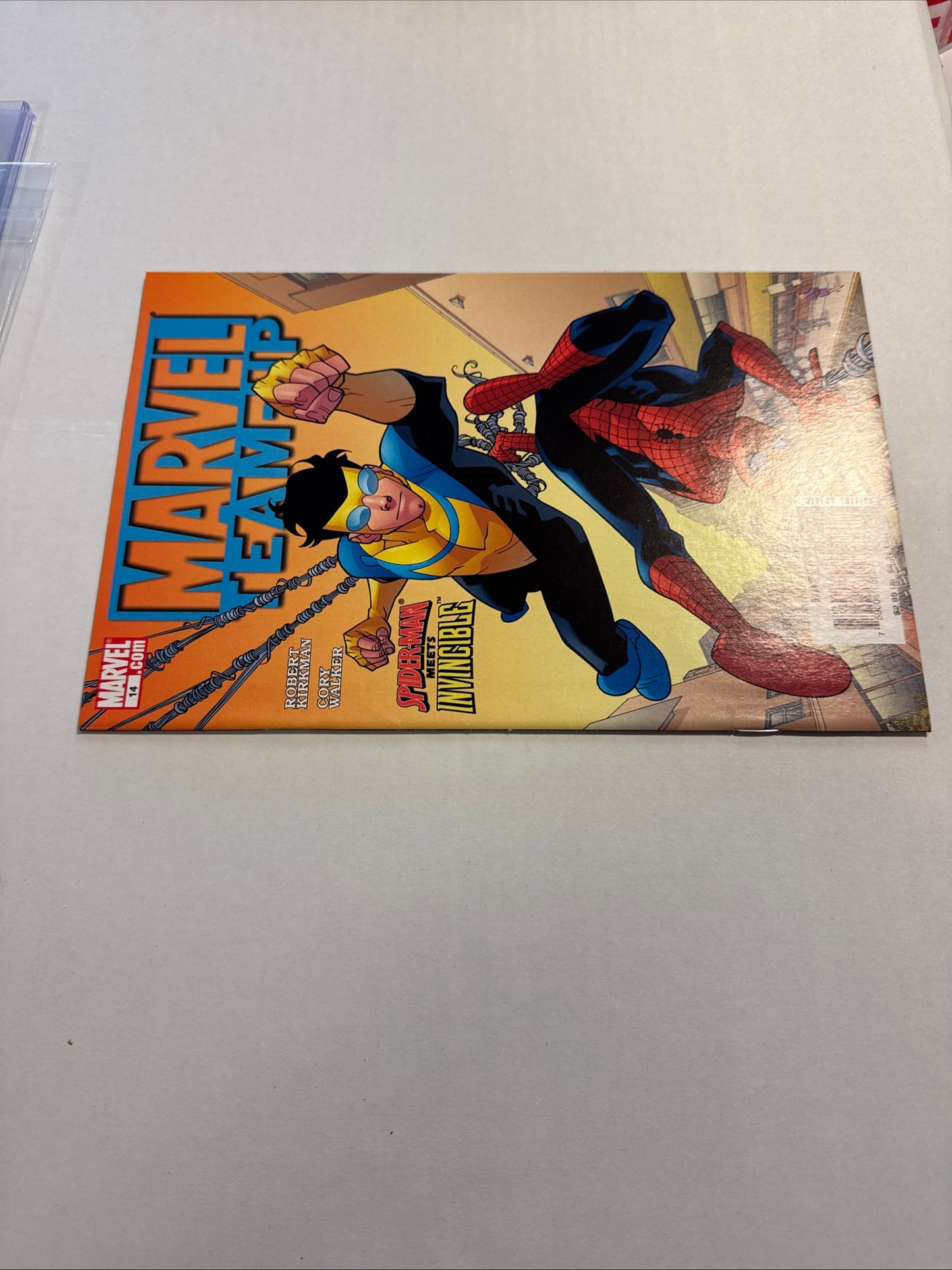 MARVEL TEAM-UP #14 (2005) - SPIDER-MAN MEETS INVINCIBLE - HOT BOOK!