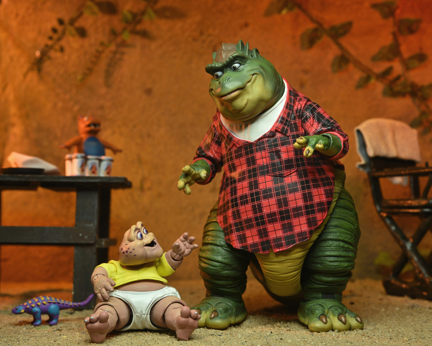 Dinosaurs 7” Scale Action Figure – Ultimate Earl Sinclair - PREORDER 15/8/24