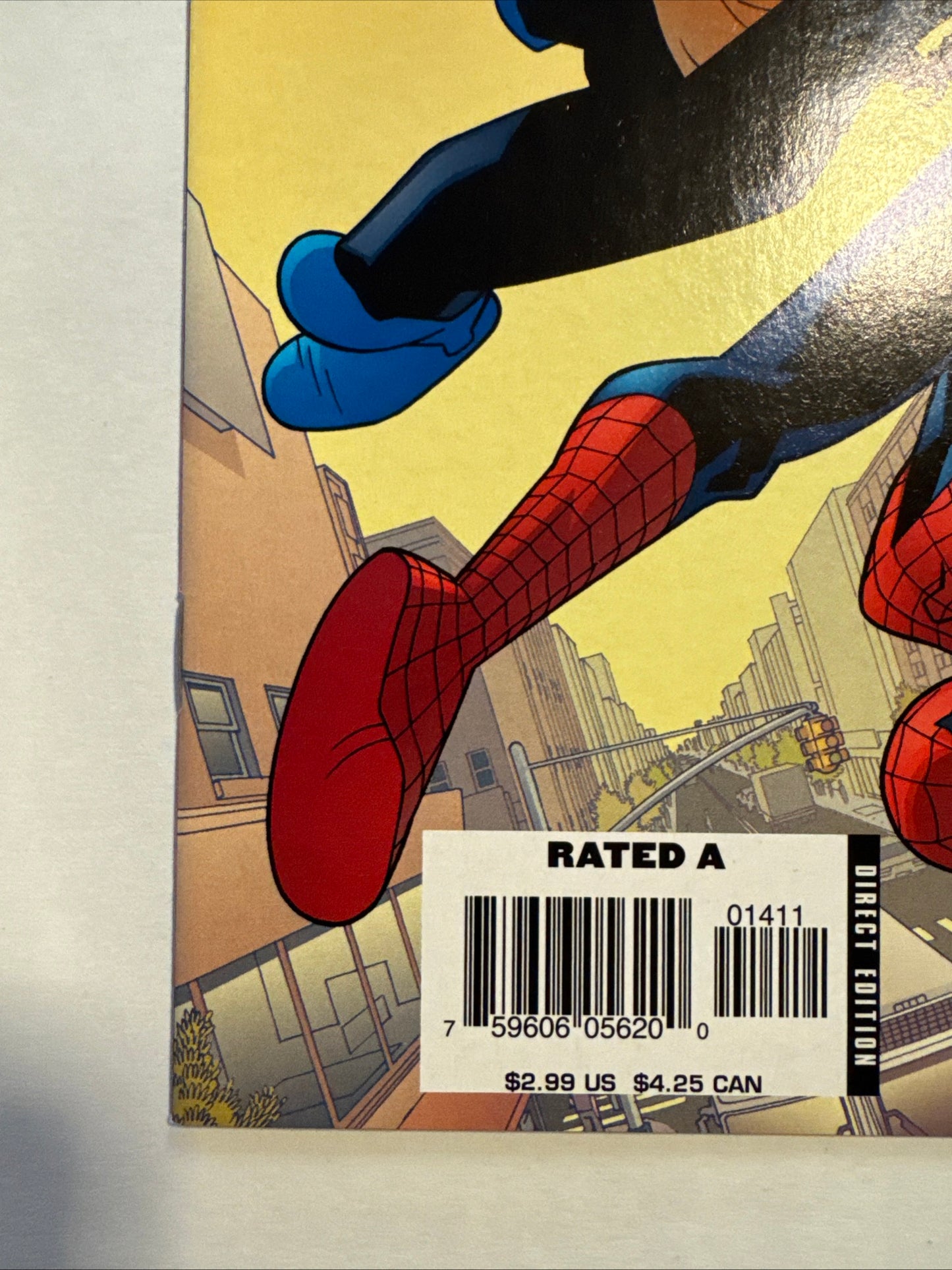 MARVEL TEAM-UP #14 (2005) - SPIDER-MAN MEETS INVINCIBLE - HOT BOOK!