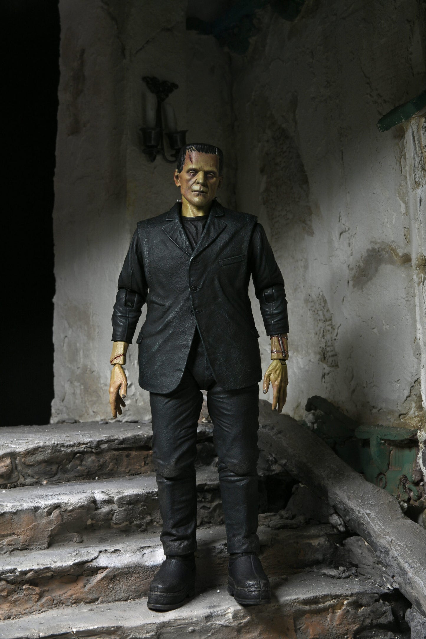 Universal Monsters 7″ Scale Action Figure – Ultimate Frankenstein’s Monster (COLOUR)