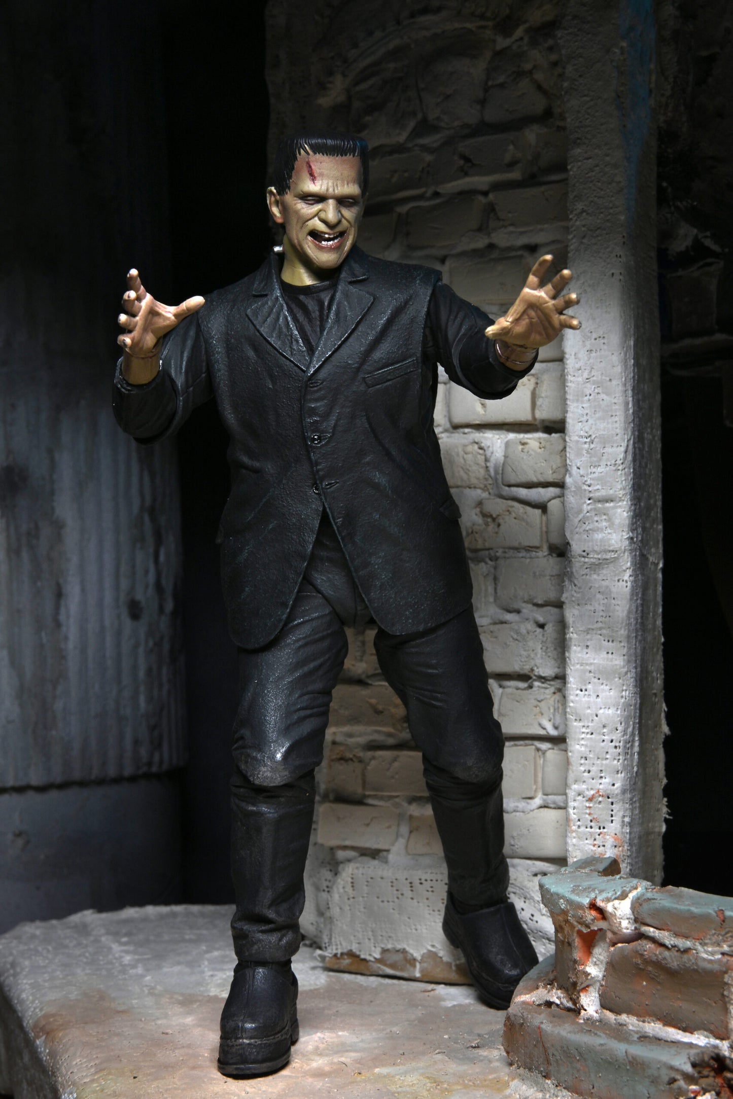 Universal Monsters 7″ Scale Action Figure – Ultimate Frankenstein’s Monster (COLOUR)