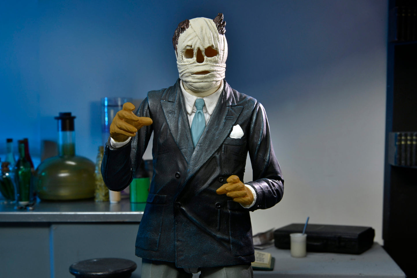 Universal Monsters 7″ Scale Action Figure – Ultimate Invisible Man (COLOUR)