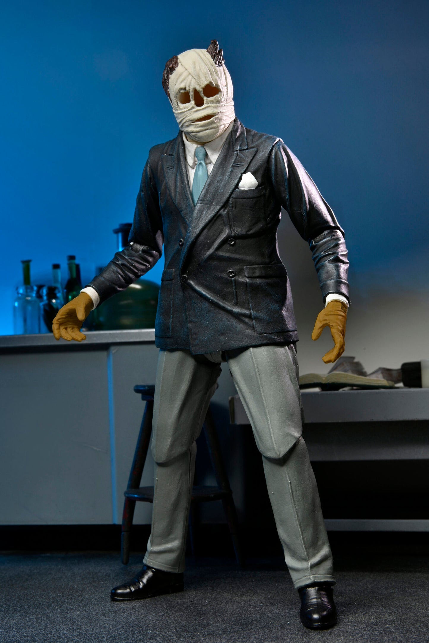 Universal Monsters 7″ Scale Action Figure – Ultimate Invisible Man (COLOUR)