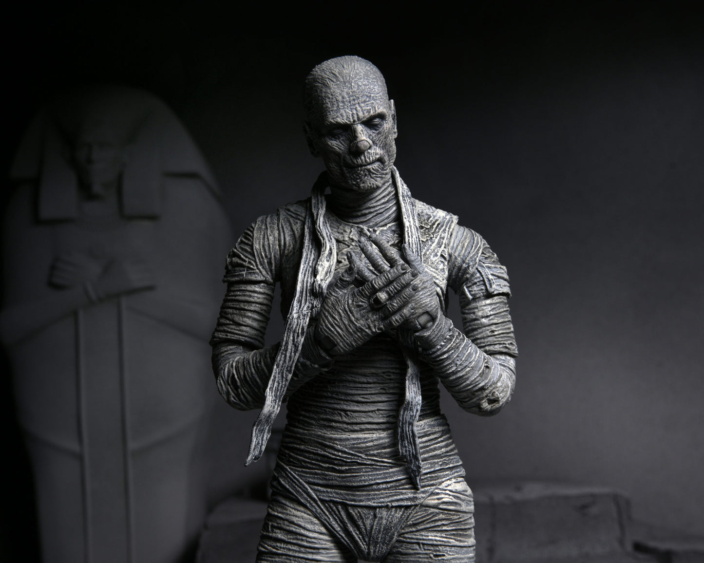 Universal Monsters 7″ Scale Action Figure – Ultimate Mummy (Black & White)