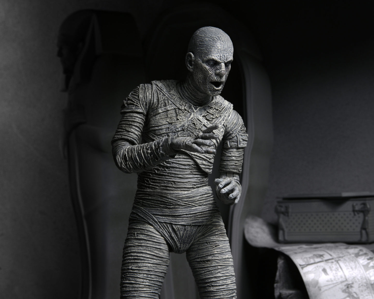 Universal Monsters 7″ Scale Action Figure – Ultimate Mummy (Black & White)