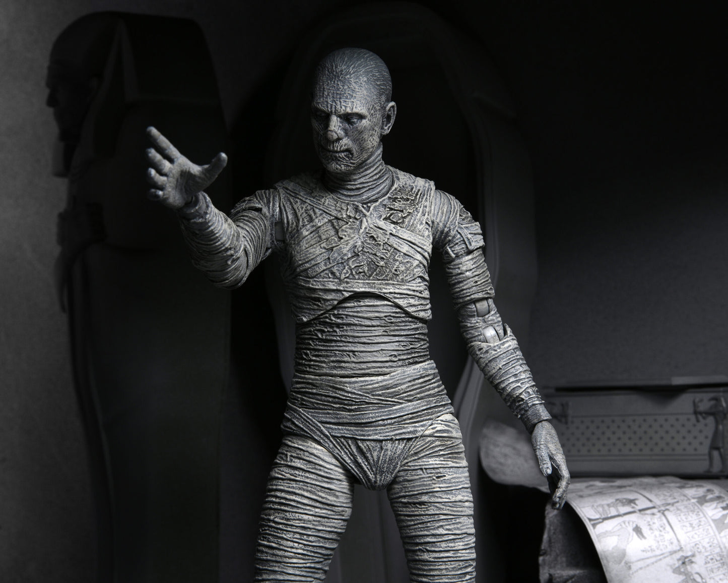 Universal Monsters 7″ Scale Action Figure – Ultimate Mummy (Black & White)