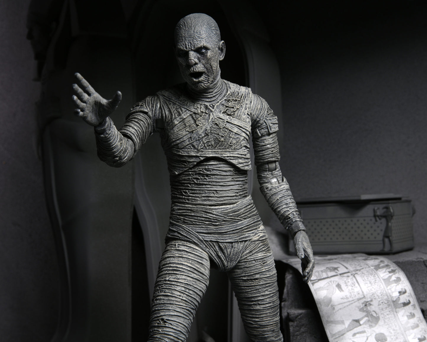 Universal Monsters 7″ Scale Action Figure – Ultimate Mummy (Black & White)