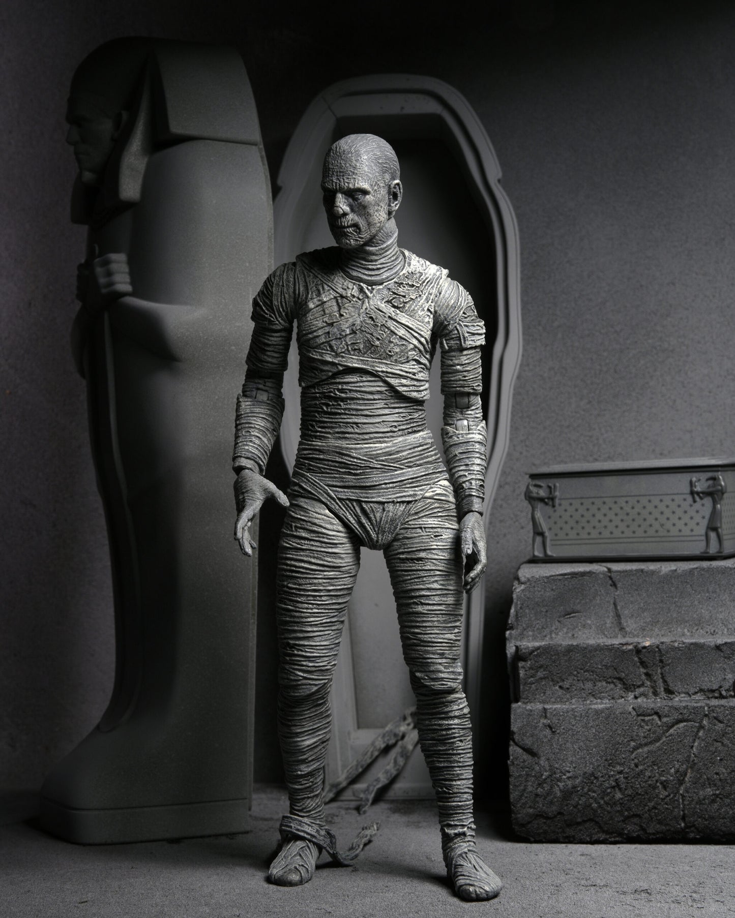 Universal Monsters 7″ Scale Action Figure – Ultimate Mummy (Black & White)