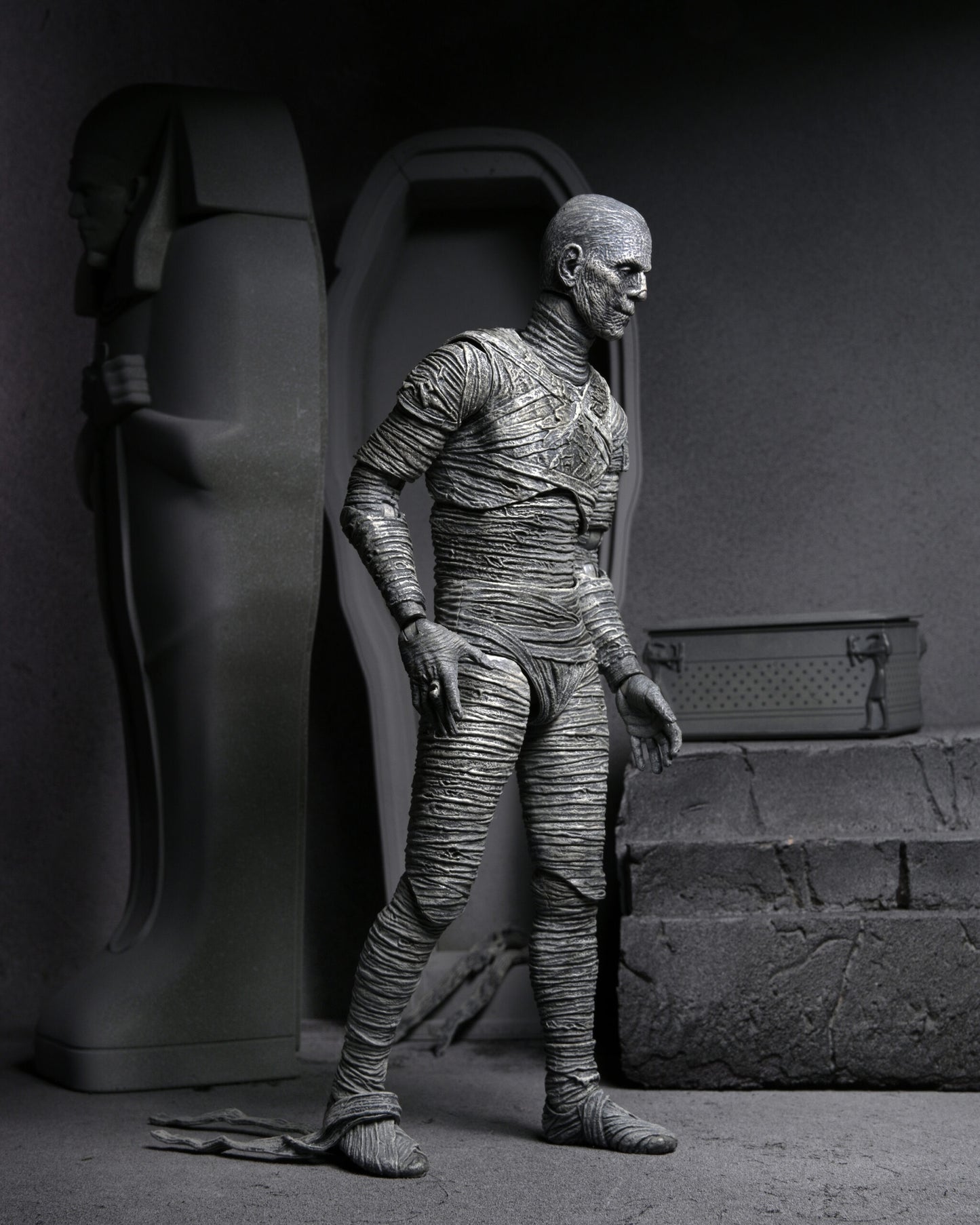 Universal Monsters 7″ Scale Action Figure – Ultimate Mummy (Black & White)