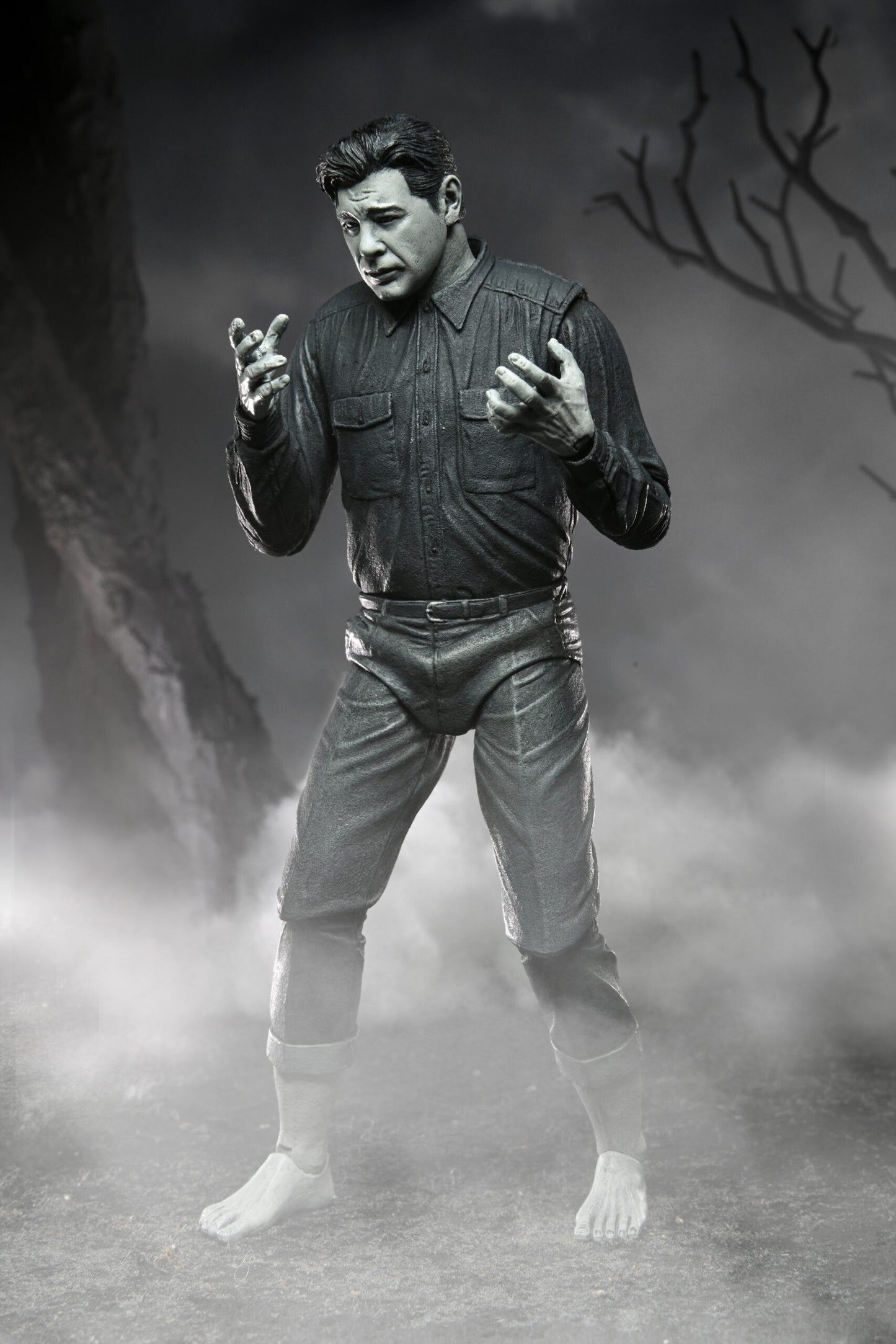 Universal Monsters 7″ Scale Action Figure – Ultimate Wolf Man (Black & White)