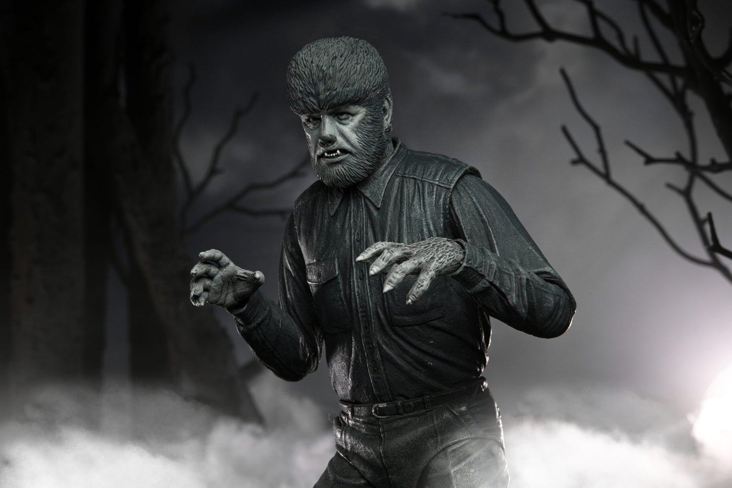 Universal Monsters 7″ Scale Action Figure – Ultimate Wolf Man (Black & White)