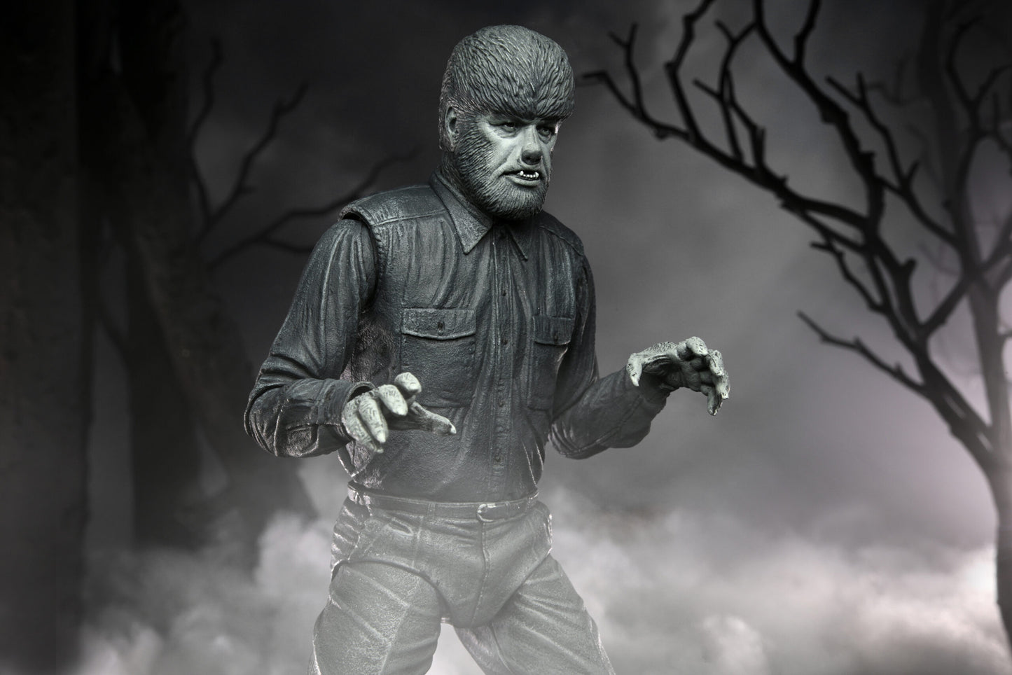 Universal Monsters 7″ Scale Action Figure – Ultimate Wolf Man (Black & White)