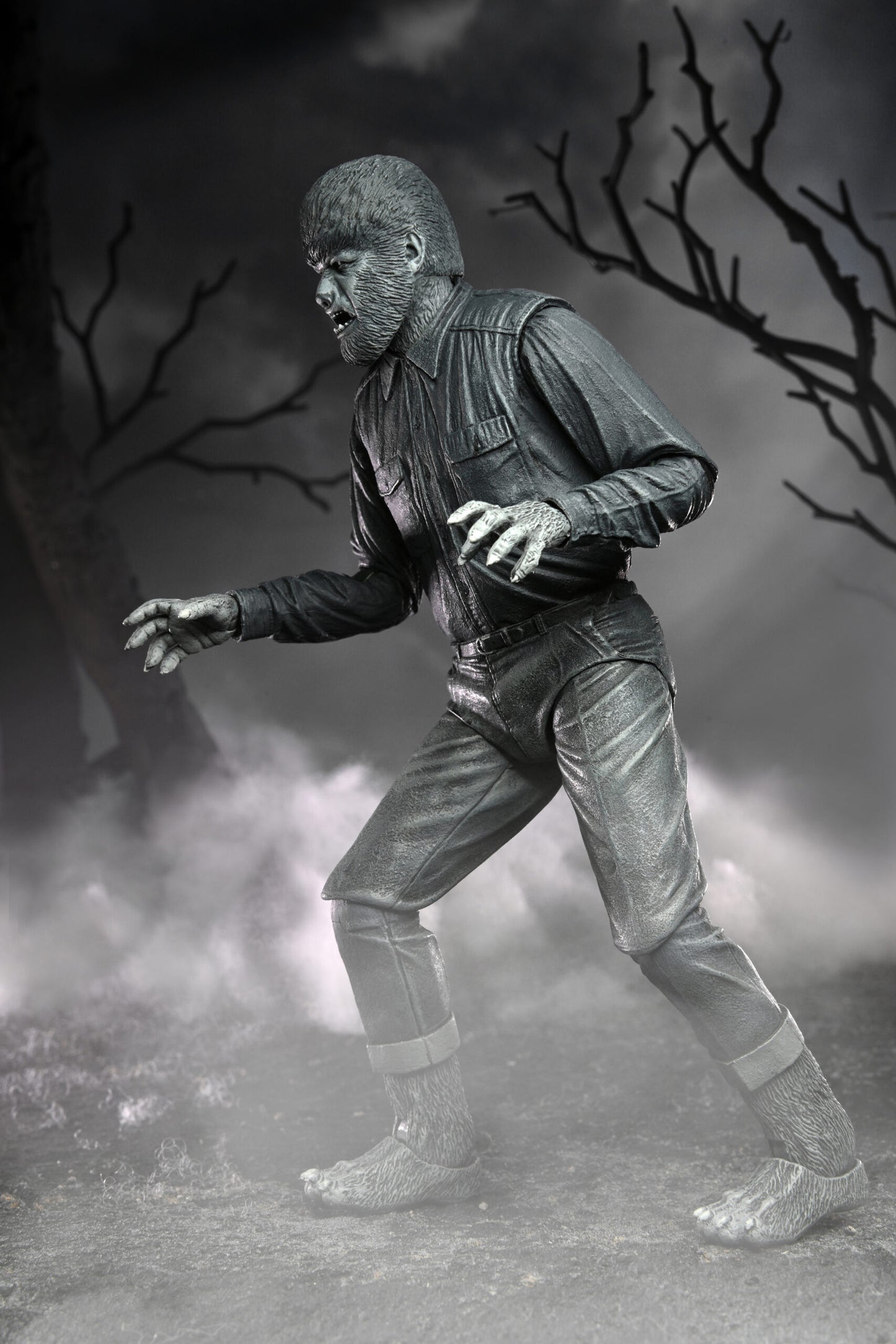 Universal Monsters 7″ Scale Action Figure – Ultimate Wolf Man (Black & White)