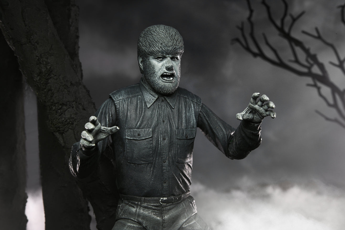 Universal Monsters 7″ Scale Action Figure – Ultimate Wolf Man (Black & White)